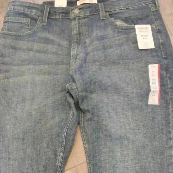 Levis - Picture 4 of 7